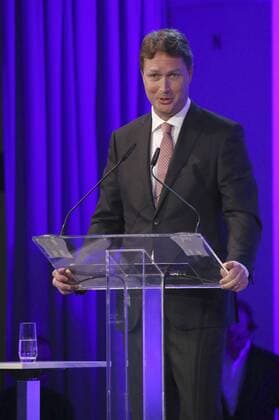 Ola Källenius (Mercedes Benz Vorstand) bei der Verleihung der Goldenen Sportpyramide 2015 in der Handelskammer. Hamburg, 12.09.2015 Foto:xgbrcix xFuturexImage
