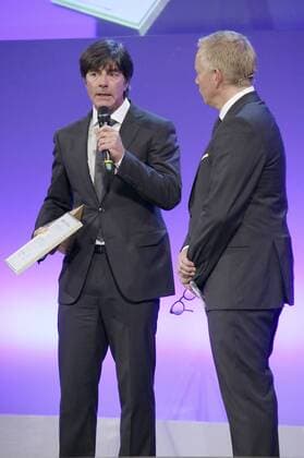 Joachim Jogi Löw und Johannes B. Kerner bei der Verleihung der Goldenen Sportpyramide 2015 in der Handelskammer. Hamburg, 12.09.2015 Foto:xgbrcix xFuturexImage