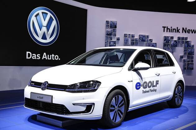 Unternehmen: Volkswagen VW e-Golf beim ersten Pressetag der Internationalen Automobil-Ausstellung IAA auf dem Messegelände. Frankfurt am Main, 15.09.2015 Foto:xP.xBackx xFuturexImage