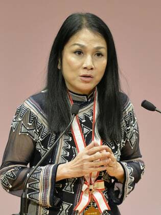 Vietnamese designer Minh Hanh receives Arts and Culture Prize Vietnamese fashion designer Minh Hanh delivers makes a speech in the western Japan city of Fukuoka on Sept. 17, 2015, after receiving the Arts and Culture Prize of the Fukuoka Prize for creating contemporary fashions by fusing ao dai, embroidery and fabrics of Vietnamese ethnic minorities. 