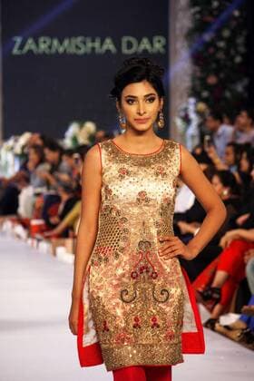 (150917) -- LAHORE, Sept. 17, 2015 -- A model presents a creation by designer Zarmish Dara on the first day of Pakistan Fashion Designing Council (PFDC) bridal fashion week in eastern Pakistan s Lahore, Sept. 16, 2015. ) PAKISTAN-LAHORE-BRIDAL FASHION WEEK JamilxAhmed 