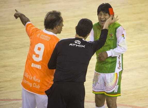 (150918) -- BERNAL, Sept. 17, 2015 -- Bolivian President Evo Morales (R) and Buenos Aires Province Governor and presidential candidate for the Victory Front Daniel Scioli (L) react during a soccer match at Villa la Nata in Benavides City, Argentina, Sept. 17, 2015. Evo Morales was in Argentina to support Daniel Scioli s campaign. Martin Zabala) (azp) ARGENTINA-BENAVIDEZ-BOLIVIA PRESIDENT e MARTINxZABALA 