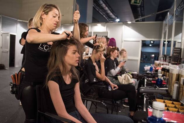 ENTERTAINMENT MODE Fashion Week Madrid - Models werden Backstage gestylt Backstage del desfile de Agatha Ruiz de la Prada en la Mercedes Benz Fashion Week 2015 de Madrid. 588 cordon press Agatha Ruiz de la Prada s backstage in Mercedes Benz Fashion Week 2015 in Madrid. 