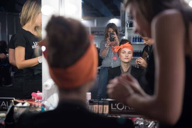 ENTERTAINMENT MODE Fashion Week Madrid - Models werden Backstage gestylt Backstage del desfile de Agatha Ruiz de la Prada en la Mercedes Benz Fashion Week 2015 de Madrid. 588 cordon press Agatha Ruiz de la Prada s backstage in Mercedes Benz Fashion Week 2015 in Madrid. 