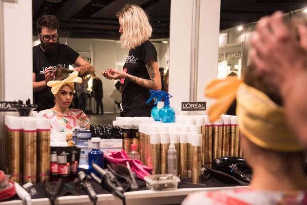 ENTERTAINMENT MODE Fashion Week Madrid - Models werden Backstage gestylt Backstage del desfile de Agatha Ruiz de la Prada en la Mercedes Benz Fashion Week 2015 de Madrid. 588 cordon press Agatha Ruiz de la Prada s backstage in Mercedes Benz Fashion Week 2015 in Madrid. 