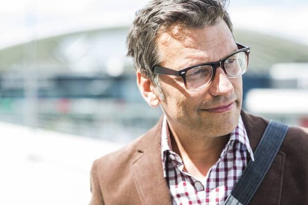 Mature man wearing glasses, portrait model released Symbolfoto  UUF005272
