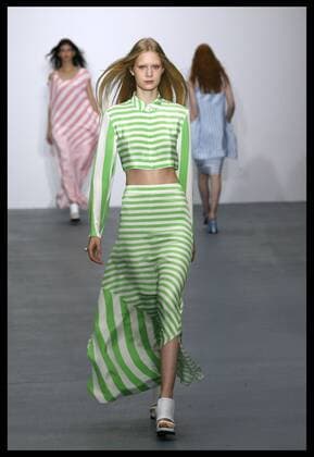 . 18 09 2015. London, United Kingdom. J.JS Lee show - London Fashion Week S S 2016-Day One.  xStephenxLockx xi-Imagesx IIM-11053-0004