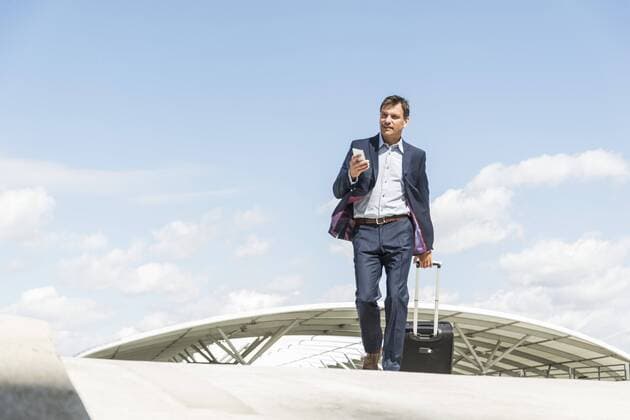 Businessman on business trip arriving with trolley model released Symbolfoto  UUF005303