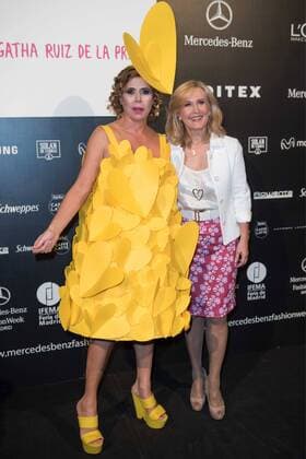 Agatha Ruiz de la Prada y Nieves Herrero en el desfile de Agatha Ruiz de la Prada en la Mercedes Benz Fashion Week 2015 en Madrid. 588 cordon press Agatha Ruiz de la Prada and Nieves Herrero at Agatha Ruiz de la Prada s catwalk in the Mercedes Benz Fashion Week 2015 in Madrid. 