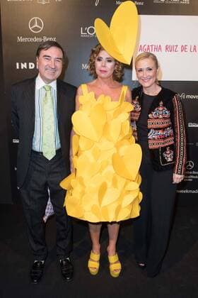 Cristina Cifuentes, Agatha Ruiz de la Prada, y Pedro J Ramirez en el desfile de Agatha Ruiz de la Prada en la Mercedes Benz Fashion Week 2015 en Madrid. 588 cordon press Cristina Cifuentes, Agatha Ruiz de la Prada and Pedro J Ramirez at Agatha Ruiz de la Prada s catwalk in the Mercedes Benz Fashion Week 2015 in Madrid. 