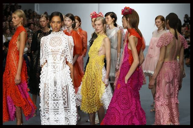 . 18 09 2015. London, United Kingdom. Finale of the Bora Aksu show at London Fashion Week-S S 2016-Day One.  xStephenxLockx xi-Imagesx IIM-11057-0022
