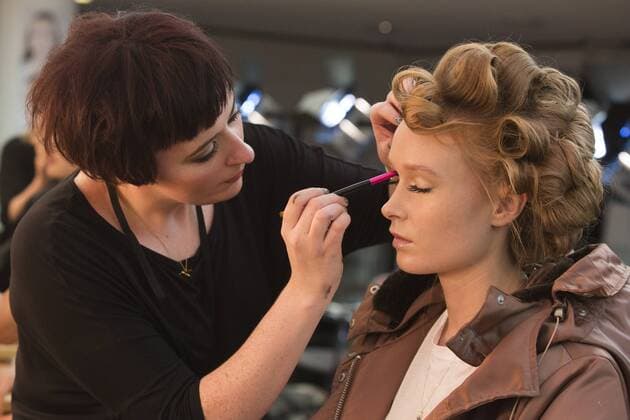 London, UK. 18 09 2015. Models get ready in make-up backstage for the fashion show. DAKS fashion show during London Fashion Week. London Fashion Week, DAKS, London, UK 