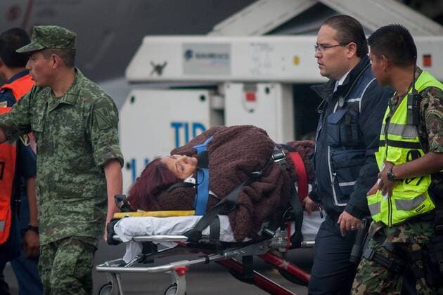 MEXICO CITY, Sept. 18, 2015 -- Soldiers move one of the Mexican tourists injured in Egypt, upon their arrival at the Presidential Hangar at Mexico City s International Airport, in Mexico City, capital of Mexico, on Sept. 18, 2015. The six Mexicans who survived the bomb attack perpetrated against a group of tourists in Egypt on Sept. 13, arrived on Friday in Mexico accompanied by their realtives. ) MEXICO-MEXICO CITY-EGYPT-SECURITY-TRANSFER PEDROxMERA 