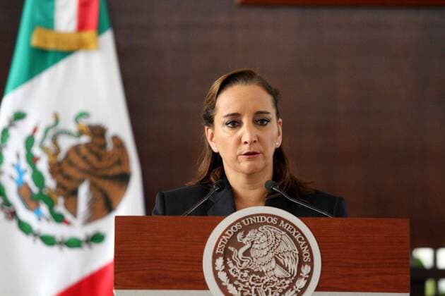 MEXICO CITY, Sept. 18, 2015 -- Mexican Foreign Minister Claudia Ruiz Massieu speaks during a press conference regarding details of a plane carrying Mexican tourists injured in Egypt, at the Presidential Hangar at Mexico City s International Airport, in Mexico City, capital of Mexico, on Sept. 18, 2015. The six Mexicans who survived the bomb attack perpetrated against a group of tourists in Egypt on Sept. 13, arrived on Friday in Mexico accompanied by their realtives. Gustavo Duran ) MEXICO-MEXICO CITY-EGYPT-SECURITY-TRANSFER Notimex 
