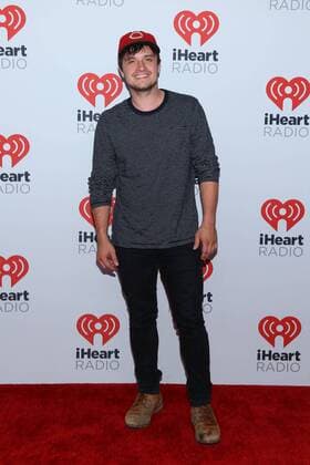 Josh Hutcherson arrives in the press room for the iHeartRadio Music Festival at the MGM Grand Hotel in Las Vegas, Nevada on September 18, 2015.  LAV20150918112 JAMESxATOA
