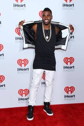 Jason Derulo arrives in the press room for the iHeartRadio Music Festival at the MGM Grand Hotel in Las Vegas, Nevada on September 18, 2015.  LAV20150918052 JAMESxATOA