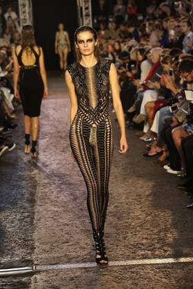 . 19 09 2015. London, United Kingdom. Julien Macdonald show-London Fashion Week-S S 2016-Day two.  xStephenxLockx xi-Imagesx IIM-11062-0019