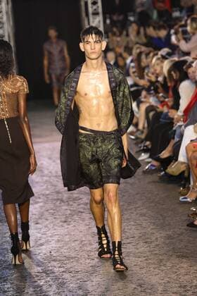 . 19 09 2015. London, United Kingdom. Julien Macdonald show-London Fashion Week-S S 2016-Day two.  xStephenxLockx xi-Imagesx IIM-11062-0021