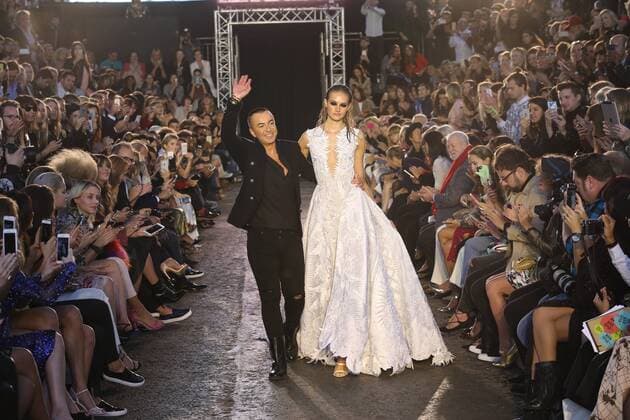 . 19 09 2015. London, United Kingdom. Finale of Julien Macdonald show at London Fashion Week-S S 2016-Day two.  xStephenxLockx xi-Imagesx IIM-11062-0044