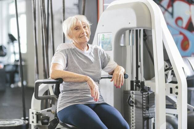 Senior woman in gym having a break model released Symbolfoto property released  MADF000522