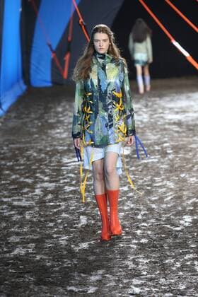 . 19 09 2015. London, United Kingdom. Music festival chic complete with a muddy catwalk at the Hunter Original show at London Fashion Week-S S 2016 -Day two.  xStephenxLockx xi-Imagesx IIM-11063-0018