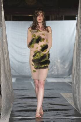 London, UK. 19 09 2015. Runway show of designer James Kelly at Fashion Scout during London Fashion Week. The designs feature moss and fine feathers. London Fashion Week, James Kelly at Fashion Scout, London, UK 