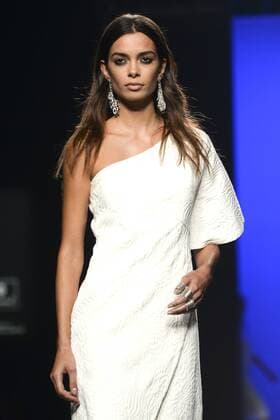 Model bei der Roberto Torretta Fashion Show auf der Mercedes-Benz Fashion Week Madrid Spring Summer 2016. Madrid, 19.09.2015 Roberto Torretta Model 
