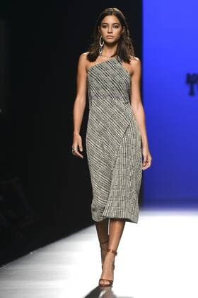 Model bei der Roberto Torretta Fashion Show auf der Mercedes-Benz Fashion Week Madrid Spring Summer 2016. Madrid, 19.09.2015 Roberto Torretta Model 