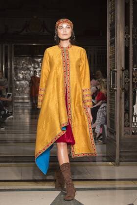 London, UK. 19 09 2015. Runway show of designer Maral Yazarloo for Maral - House of Middle East and Asia at Fashion Scout during London Fashion Week. London Fashion Week, Maral at Fashion Scout, London, UK 