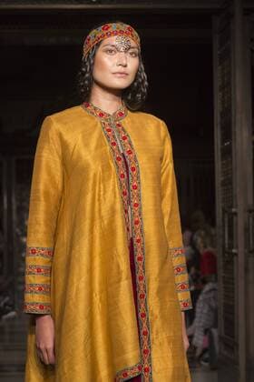 London, UK. 19 09 2015. Runway show of designer Maral Yazarloo for Maral - House of Middle East and Asia at Fashion Scout during London Fashion Week. London Fashion Week, Maral at Fashion Scout, London, UK 
