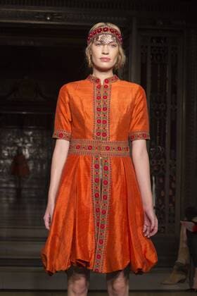 London, UK. 19 09 2015. Runway show of designer Maral Yazarloo for Maral - House of Middle East and Asia at Fashion Scout during London Fashion Week. London Fashion Week, Maral at Fashion Scout, London, UK 
