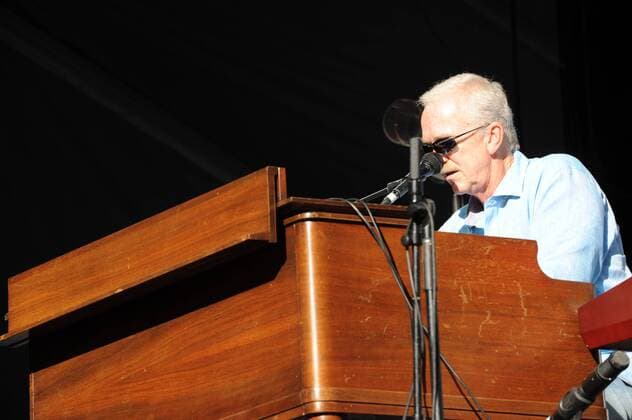 Sep. 18, 2015 - Del Mar, CA, United States of America - September 18, 2015 - Keyboard player Mike Finnigan with Bonnie Raitt at KAABOO Del Mar Music Festival at the Del Mar Race Track and Fair Grounds in Del Mar, California Del Mar United States of America - ZUMAi88_
