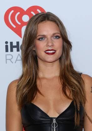 Tove Lo arrives for the iHeartRadio Music Festival at the MGM Festival Grounds in Las Vegas, Nevada on September 19, 2015.  LAV20150919078 JAMESxATOA