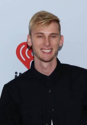 Machine Gun Kelly arrives for the iHeartRadio Music Festival at the MGM Grand in Las Vegas, Nevada on September 19, 2015.  LAV20150919096 JAMESxATOA