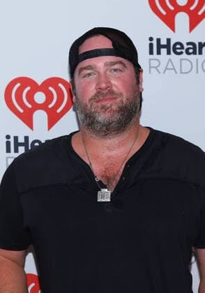 Lee Brice arrives for the iHeartRadio Music Festival at the MGM Grand in Las Vegas, Nevada on September 19, 2015.  LAV20150919135 JAMESxATOA