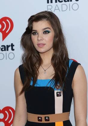 Hailee Steinfeld arrives for the iHeartRadio Music Festival at the MGM Grand in Las Vegas, Nevada on September 19, 2015.  LAV20150919151 JAMESxATOA
