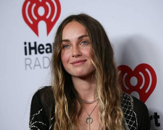 Zella Day arrives for the iHeartRadio Music Festival at the MGM Grand in Las Vegas, Nevada on September 19, 2015.  LAV20150919175 JAMESxATOA