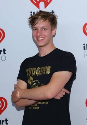 George Ezra arrives for the iHeartRadio Music Festival at the MGM Grand in Las Vegas, Nevada on September 19, 2015.  LAV20150919172 JAMESxATOA