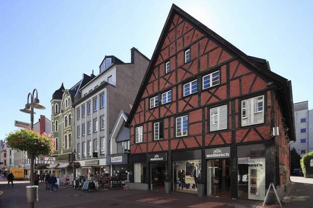 Gravemanns Hof, Fachwerkhaus und Ackerbuergerhaus, Wohnhaus und Geschaeftshaus Kunibertistrasse 16 in Recklinghausen, Ruhrgebiet, Nordrhein-Westfalen D-Recklinghausen, Ruhrgebiet, Westfalen, Nordrhein-Westfalen, NRW, Gravemanns Hof, Wohnhaus und Geschaeftshaus Kunibertistrasse 16, Fachwerkhaus, Ackerbuergerhaus, D-Recklinghausen, Ruhr area, Westphalia, North Rhine-Westphalia, NRW, Gravemanns Hof, residential house and business house Kunibertistrasse 16, half-timbered house
