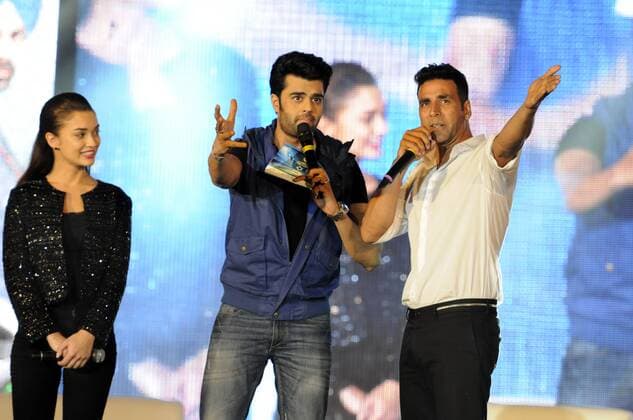 GURGAON, INDIA - SEPTEMBER 20: Bollywood actors Akshay Kumar, Amy Jackson and Manish Paul during the HT GIFA (Hindustan Times Great Indian Football Action) grand opening ceremony event in Tau Devi Lal stadium, on September 20, 2015 in Gurgaon, India. HT GIFA organized to encourage and kickstart an event that promises to be the perfect launch pad for some promising football talent of the Delhi-NCR and Gurgaon region. (Photo by Parveen Kumar Hindustan Times ) Hindustan Times Great Indian Football Action Opening Ceremony In Gurgaon