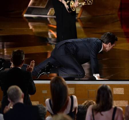 Actor Jon Hamm accepts the award for Outstanding Lead Actor in a Drama Series for Mad Men onstage during the 67th Primetime Emmy Awards in the Microsoft Theater in Los Angeles on September 20, 2015.  LAP20150920821 KENxMATSUI