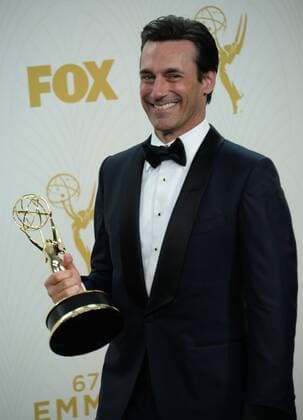 Actor Jon Hamm, winner of Outstanding Lead Actor in a Drama Series for Mad Men, holds his Emmy at the 67th Primetime Emmy Awards in the Microsoft Theater in Los Angeles on September 20, 2015.  LAP20150920279 JIMxRUYMEN