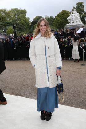 . 21 09 2015. London, United Kingdom. Suki Waterhouse arriving at the Burberry Prorsum show at London Fashion Week S S 2016-Day four.  xStephenxLockx xi-Imagesx IIM-11077-0004