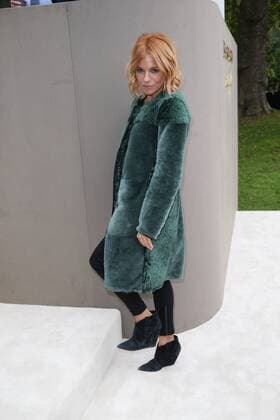 . 21 09 2015. London, United Kingdom. Sienna Miller arriving at the Burberry Prorsum show at London Fashion Week S S 2016-Day four.  xStephenxLockx xi-Imagesx IIM-11077-0012