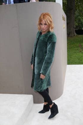 . 21 09 2015. London, United Kingdom. Sienna Miller arriving at the Burberry Prorsum show at London Fashion Week S S 2016-Day four.  xStephenxLockx xi-Imagesx IIM-11077-0013