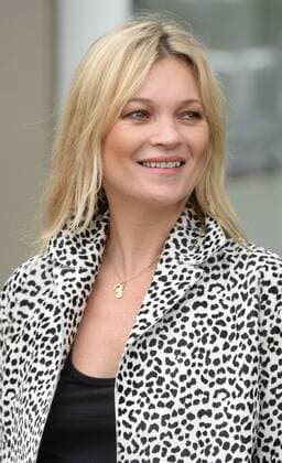 British model Kate Moss attends Burberry Prorsum s Spring Summer 2016 catwalk show in London on September 21, 2015.  LON20150921102 RUNExHELLESTAD