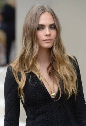 British model Cara Delevingne attends Burberry Prorsum s Spring Summer 2016 catwalk show in London on September 21, 2015.  LON20150921110 RUNExHELLESTAD