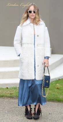 British model Suki Waterhouse attends Burberry Prorsum s Spring Summer 2016 catwalk show in London on September 21, 2015.  LON20150921117 RUNExHELLESTAD