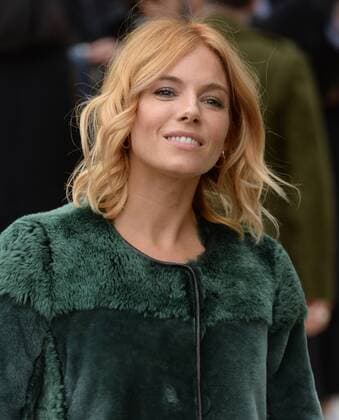 British actress Sienna Miller attends Burberry Prorsum s Spring Summer 2016 catwalk show in London on September 21, 2015.  LON20150921120 RUNExHELLESTAD