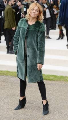 British actress Sienna Miller attends Burberry Prorsum s Spring Summer 2016 catwalk show in London on September 21, 2015.  LON20150921121 RUNExHELLESTAD
